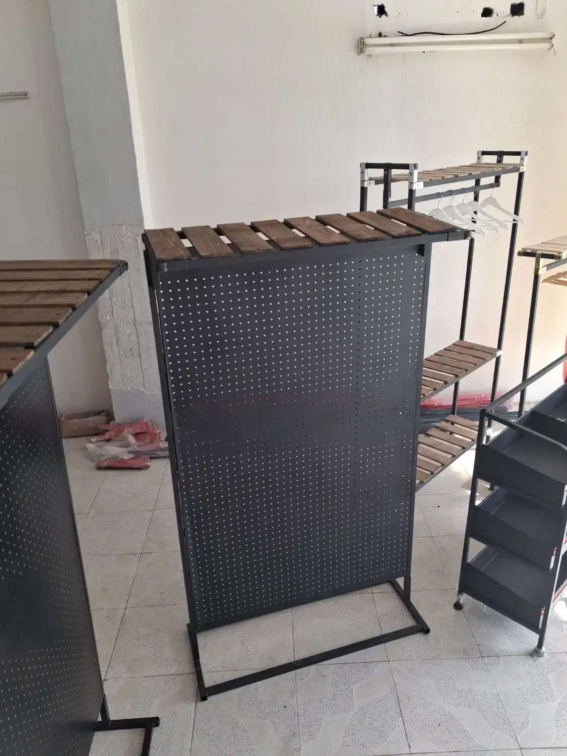 استند پانچی|کتابخانه، شلف، قفسههای دیواری|چمستان, |دیوار