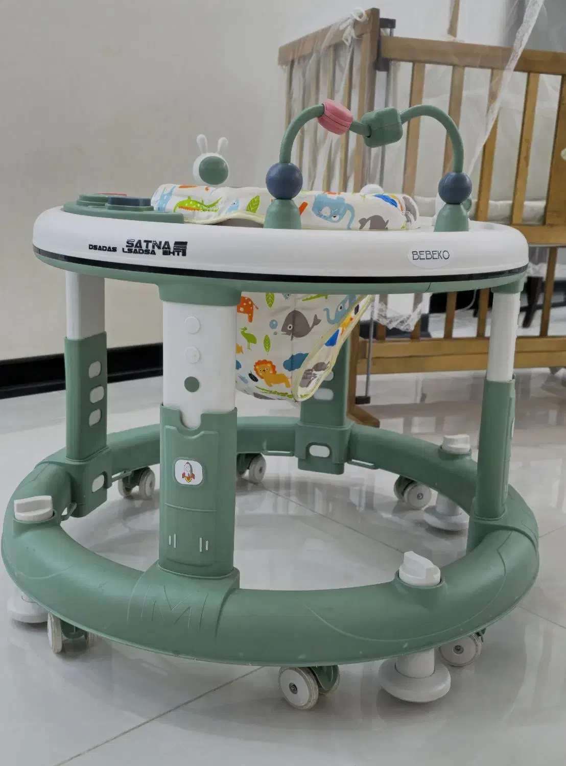 روروک و تخت نوزادی|اسباب و اثاث بچه|اصفهان, جلالیه|دیوار