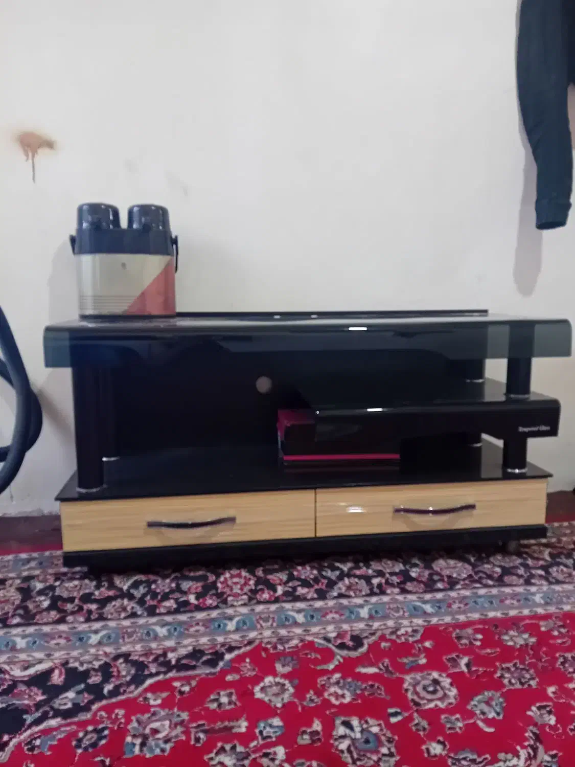 جارو برقی فلاکس دوقلو و میز تلوزیون چوبی شیشه ای|سایر لوازم برقی|اردبیل, |دیوار