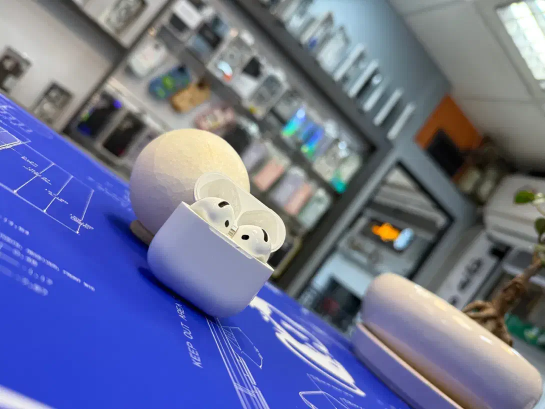 AirPods 4|لوازم جانبی موبایل و تبلت|شیراز, زند|دیوار