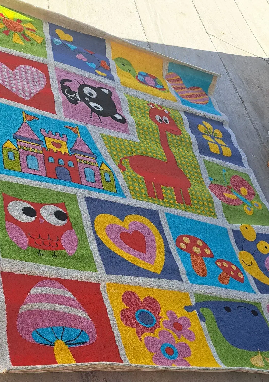 فرش 6 متری ساوین و 3 عدد پشتی|فرش|شاهین‌شهر, حافظ جنوبی|دیوار