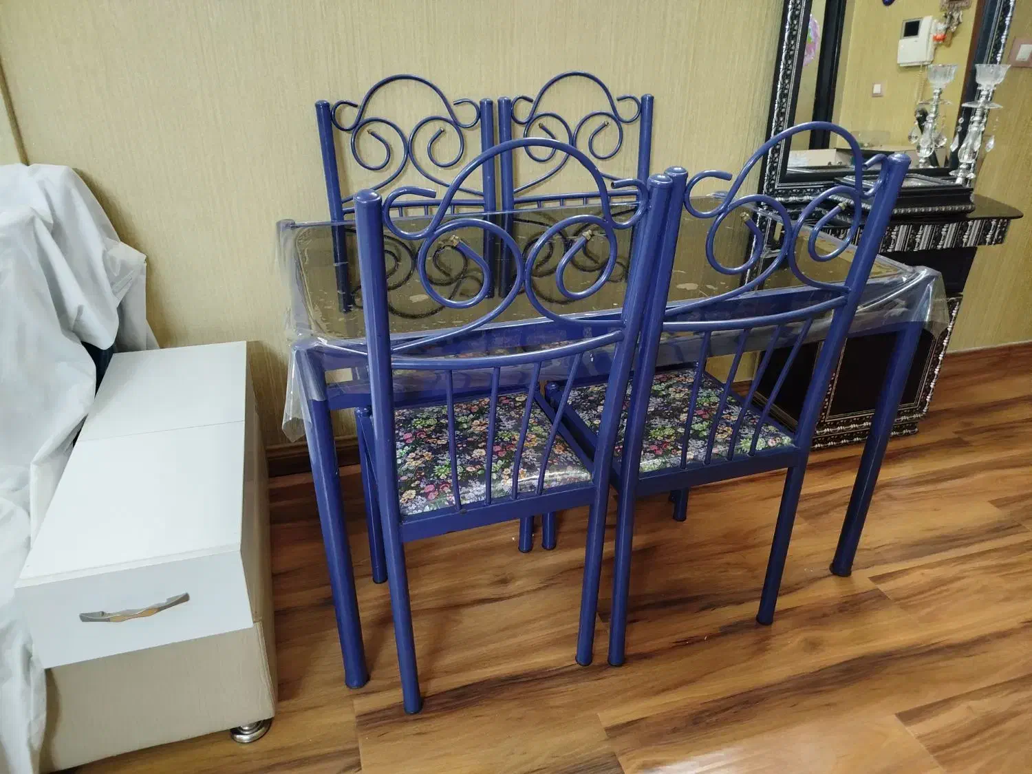 میز و صندلی چهارنفره|میز و صندلی غذاخوری|مشهد, عسگریه|دیوار