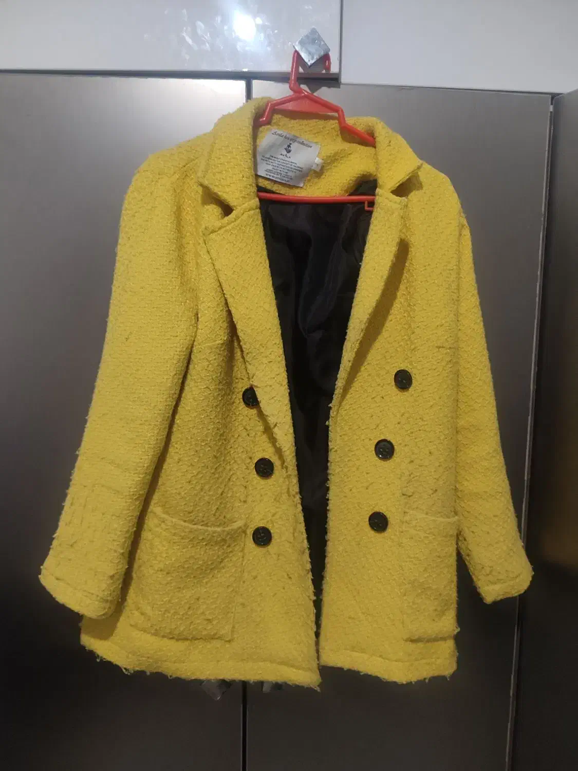 پالتو|لباس|شاهین‌شهر, فردوسی|دیوار