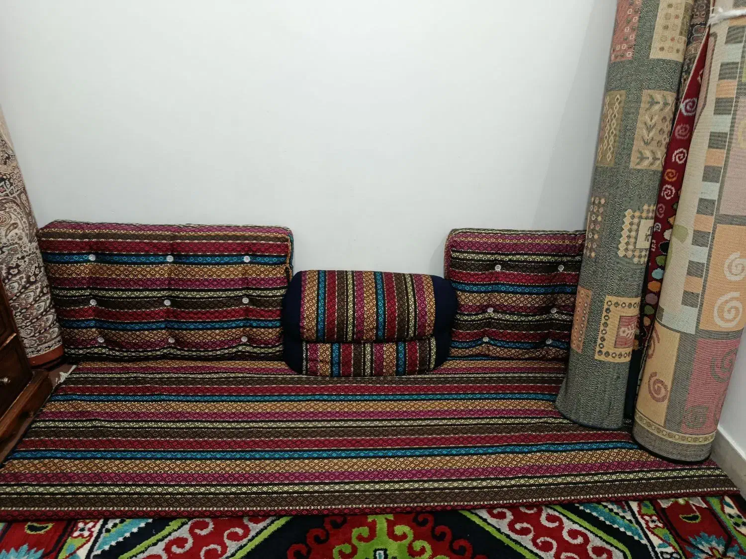 پشتی سنتی|پشتی|بهارستان, |دیوار