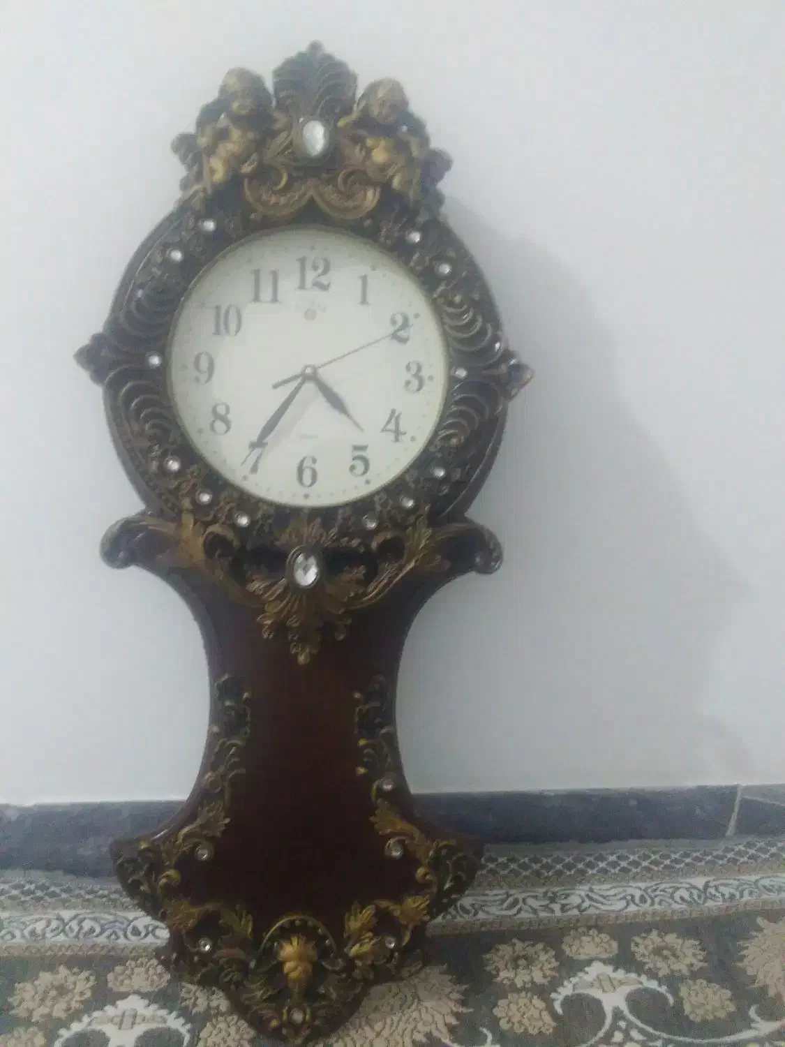 یک ساعت سالم و زیاد کار نکرده|ساعت دیواری و تزئینی|قوچان, |دیوار