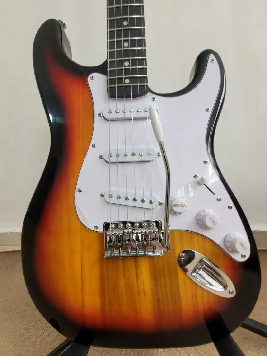 گیتار الکتریک Astonvilla|گیتار، بیس، امپلیفایر|تبریز, |دیوار