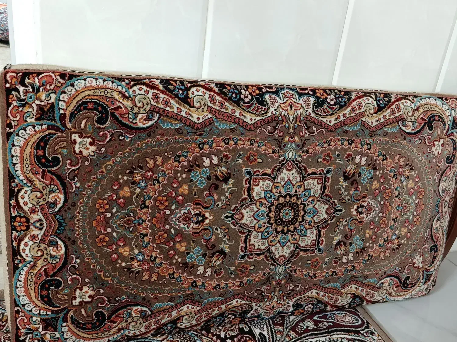 پشتی نو|پشتی|قم, هفت تیر|دیوار