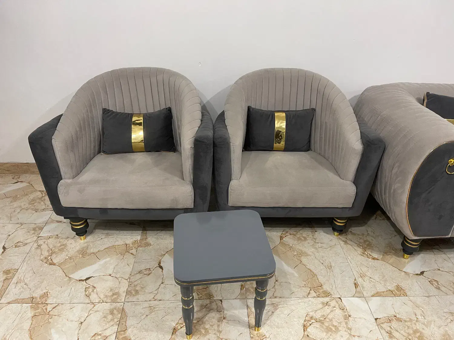 مبل هفت نفره|مبلمان خانگی و میز عسلی|رشت, باهنر|دیوار