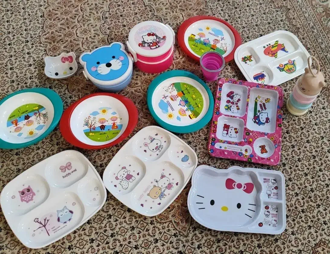 تعدادی ظروف غذای کودک نو و در حد نو|ظروف نگهدارنده، پلاستیکی، یک‌بارمصرف|کرج, عظیمیه|دیوار