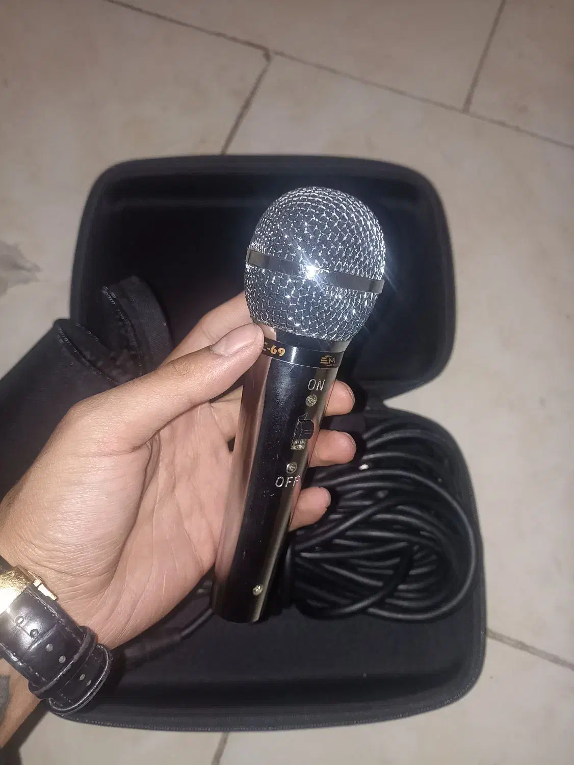 میکروفون|صوتی و تصویری|پردیس, فاز ۸|دیوار