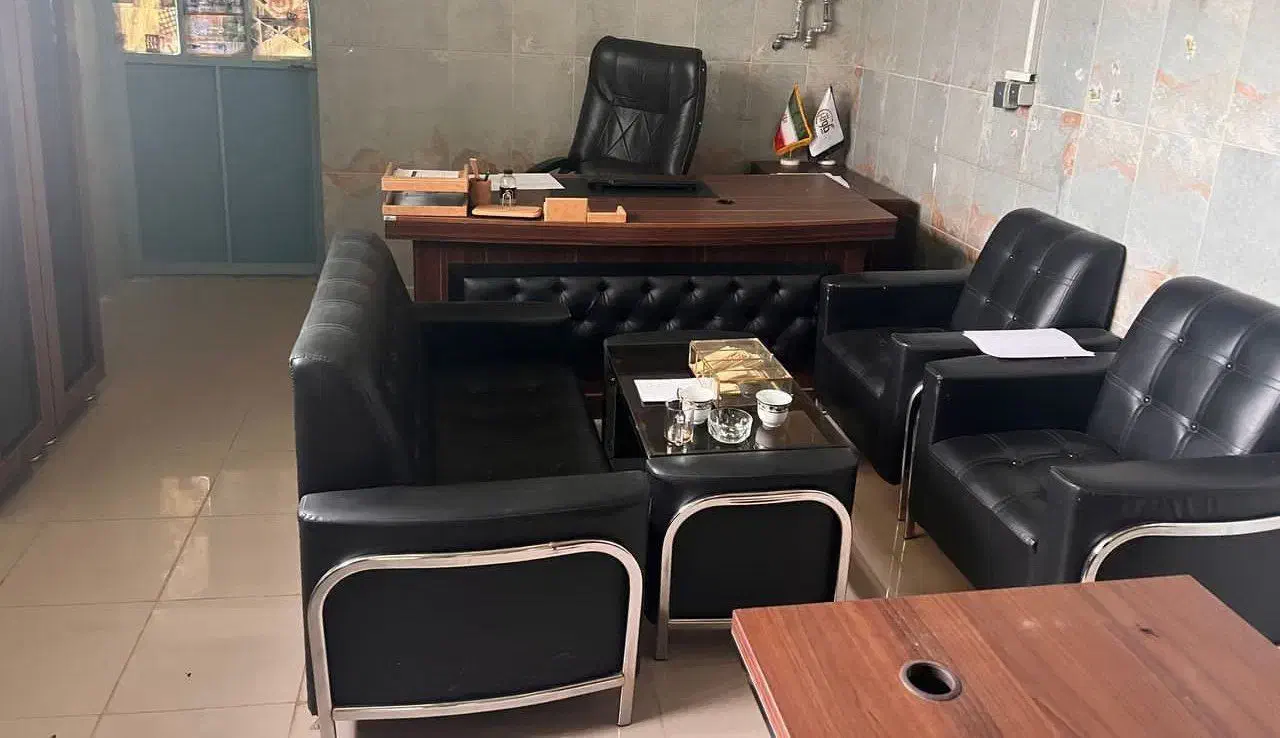 میز مدیریت .فروش فوری|مبلمان اداری|کرمانشاه, |دیوار