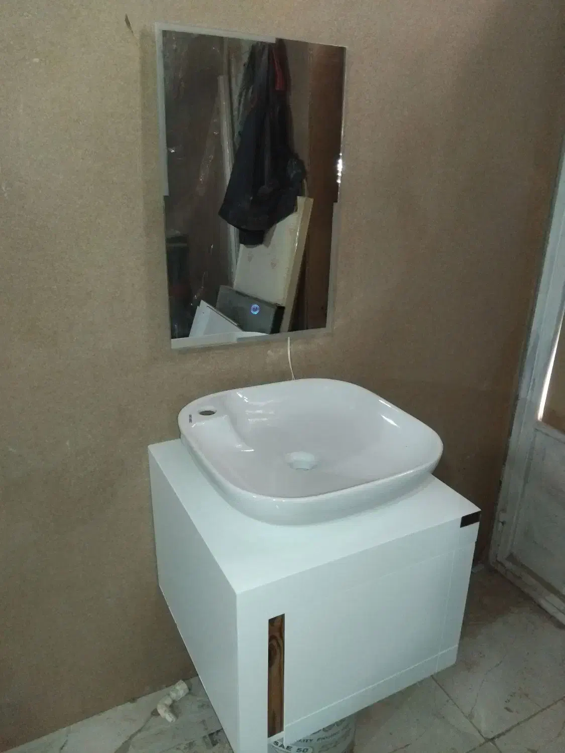 روشویی سایز 50با اینه تاچ|لوازم سرویس بهداشتی|کرمان, |دیوار