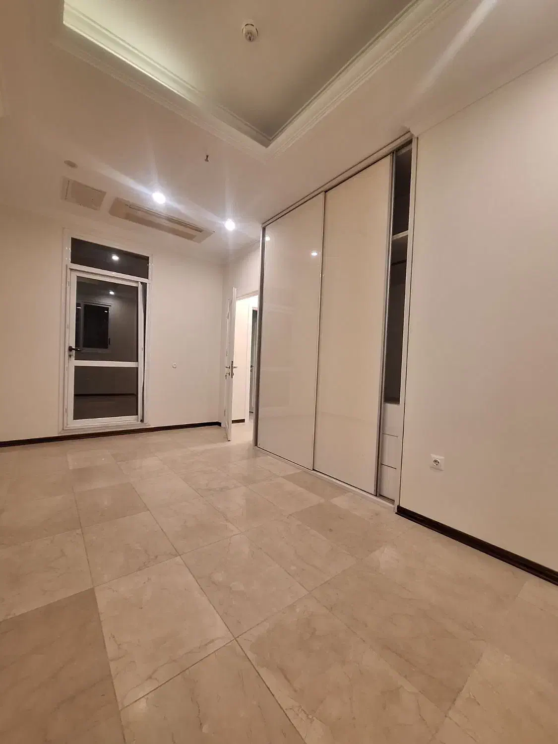 آپارتمان ۱۷۴ متری خوش نقشه در دروس