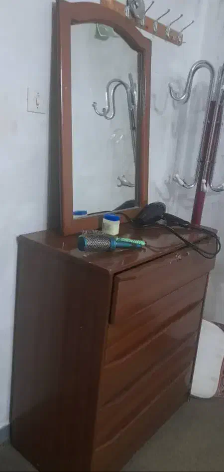 آینه درآور تمیز نیم ست مبل چوب  زیر قیمت تایک هفته|جاکفشی، کمد، دراور|اراک, |دیوار