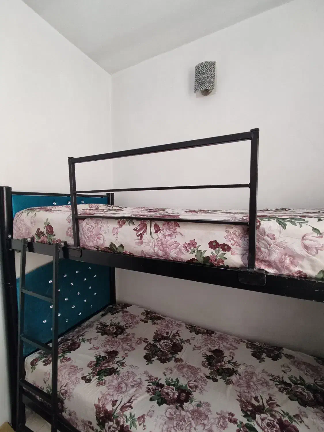 تخت دو طبقه فلزی همراه با تشک رویال|تخت و سرویس خواب|اسلام‌شهر, شهرک سالور|دیوار