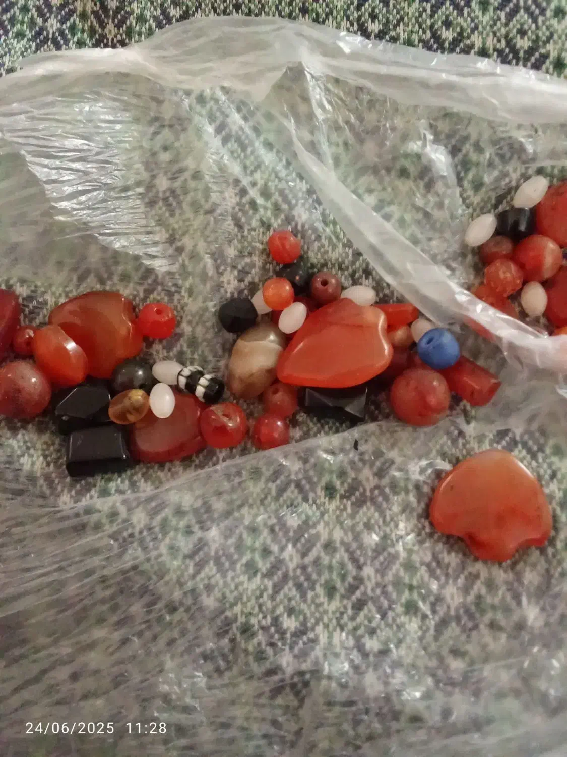 مهره های قدیمی به بالاترین قیمت پیشنهادی|کلکسیون اشیاء عتیقه|کبودرآهنگ, |دیوار