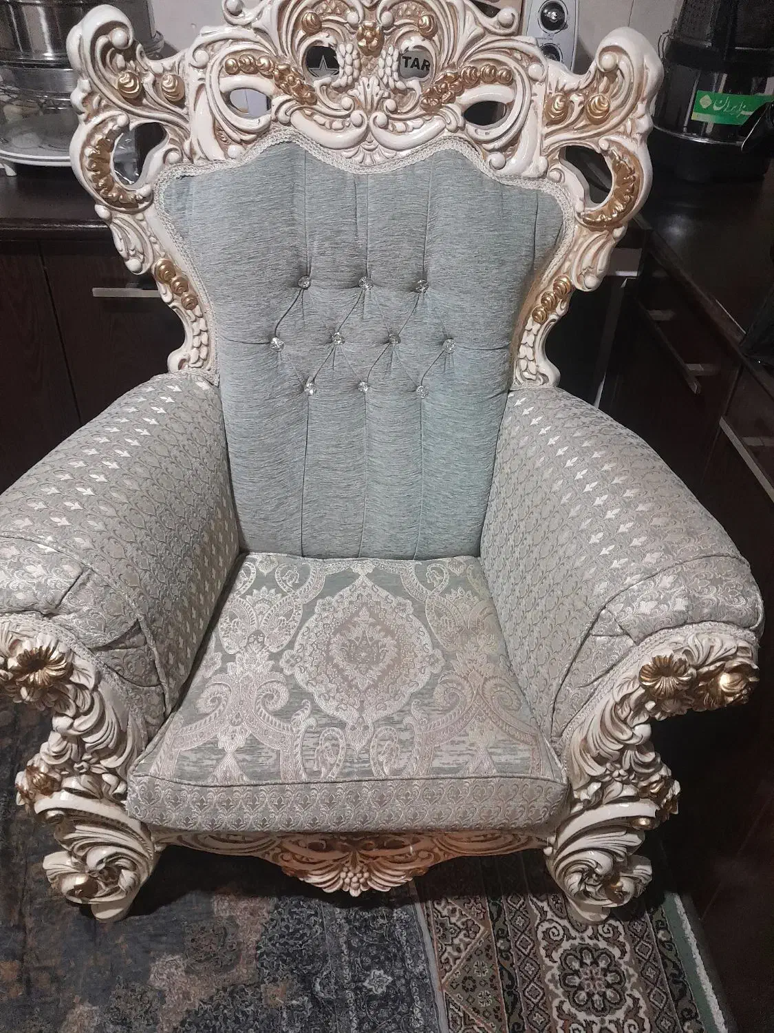 دوتا مبل سلطنتی سالم هست  ۴تومان ایسین|مبلمان خانگی و میز عسلی|بندرعباس, |دیوار