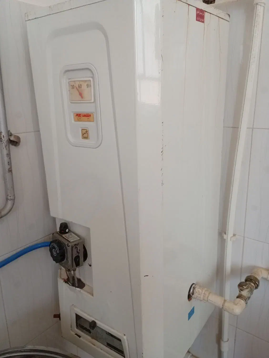 تعمیر و تعویض انواع مخازن آبگرمکن دیواری و زمینی|آبگرمکن، پکیج، شوفاژ|اسفراین, |دیوار