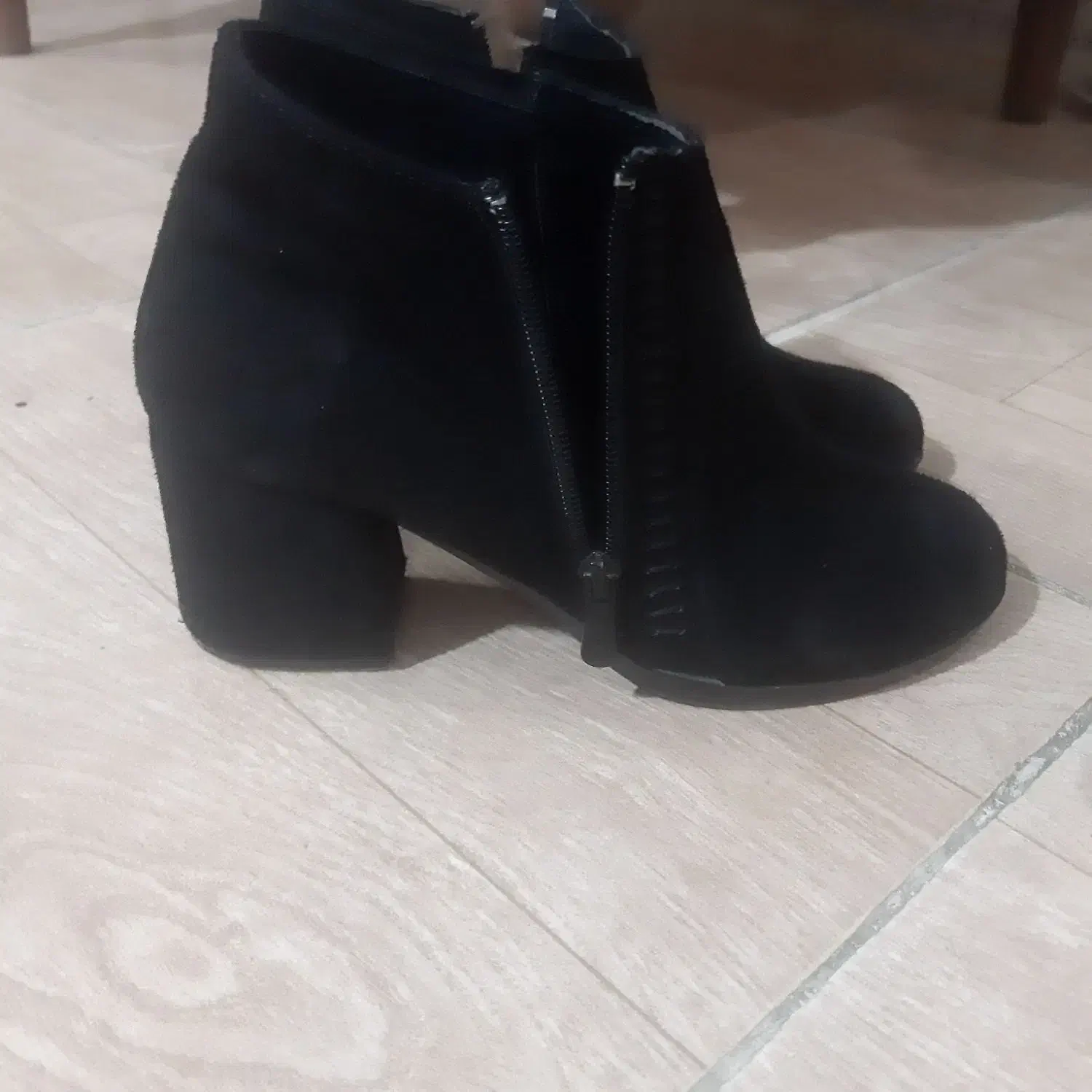 کفش|کیف، کفش، کمربند|مشهد, شهید جنگی|دیوار