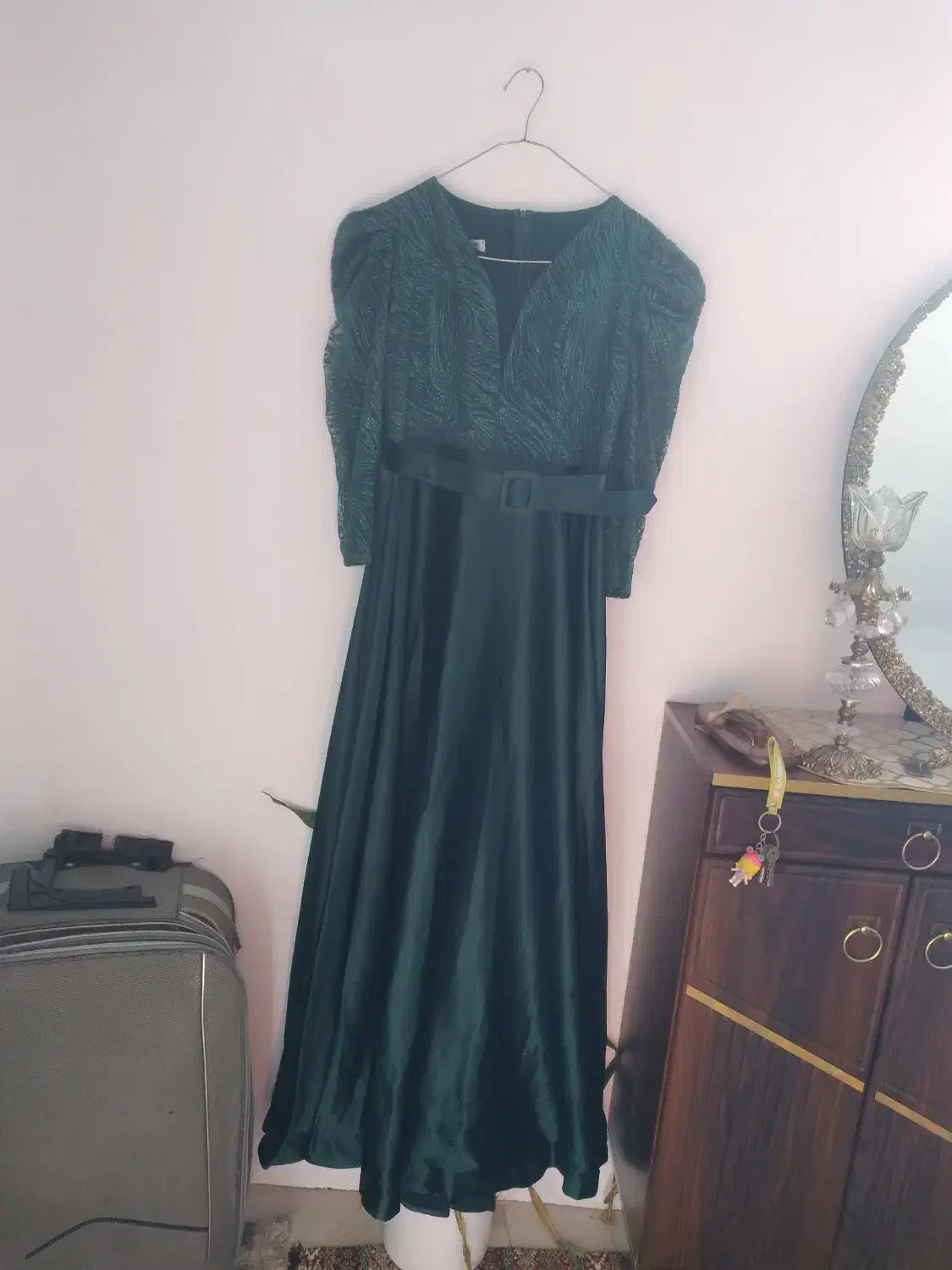 پیراهن مجلسی|لباس|ساری, |دیوار