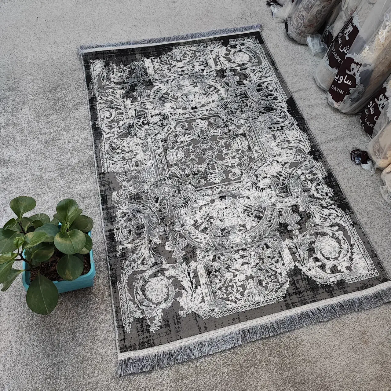 فرش درجه۱ کاشان نقرهای مشکی مناسب آشپزخانه|فرش|تهران, بازار|دیوار
