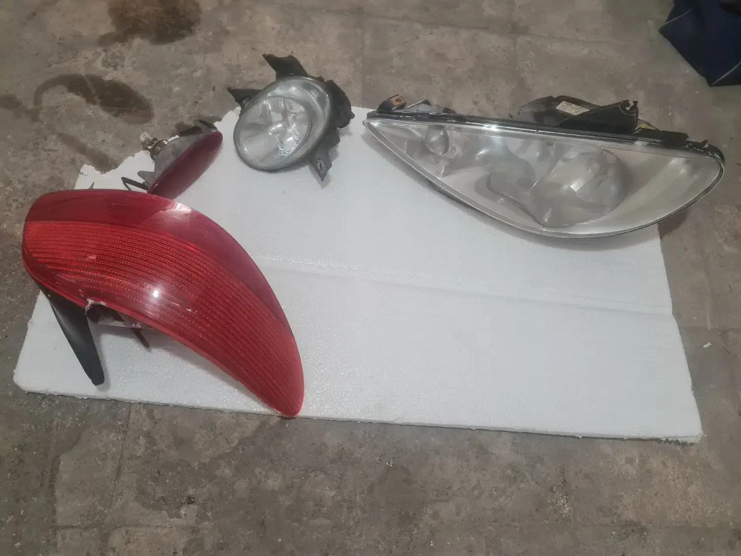 ۲چراغ جلو و ۲پرژکتور و چراغ خطر پژو 206|قطعات یدکی و لوازم جانبی|تهران, قزل قلعه|دیوار