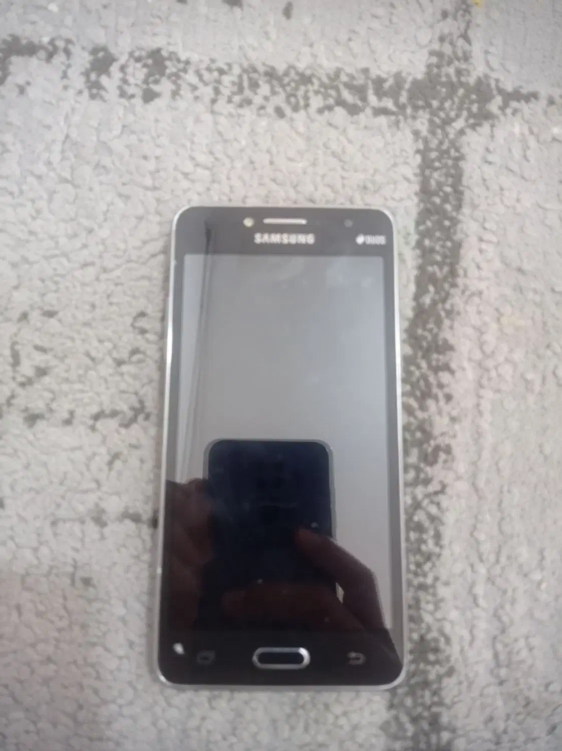 یک گوشی سامسونگ|موبایل|ابریشم, |دیوار