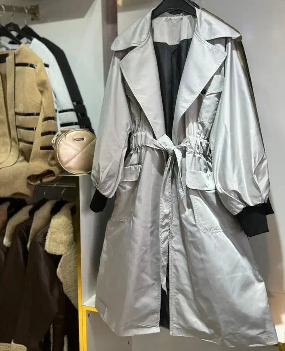 بارانی|لباس|خرمآباد, |دیوار