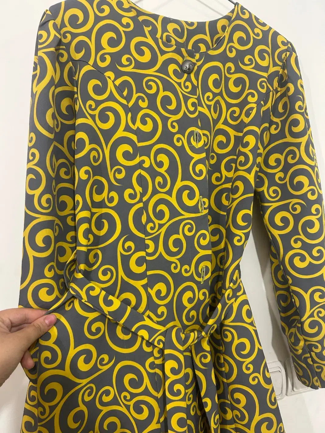 مانتو کرپ|لباس|سی‌سخت, |دیوار