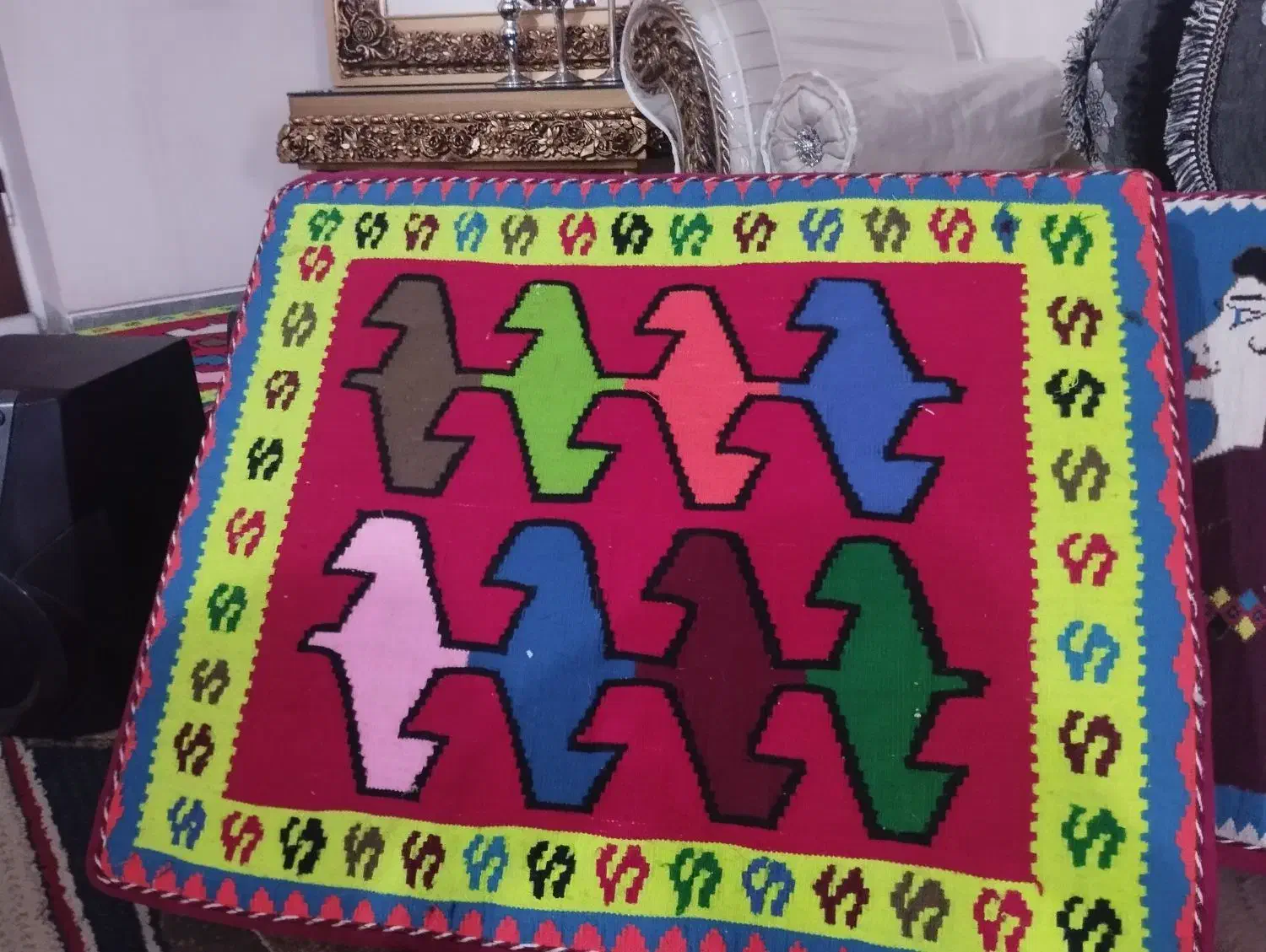 پشتی دست باف|پشتی|کازرون, |دیوار