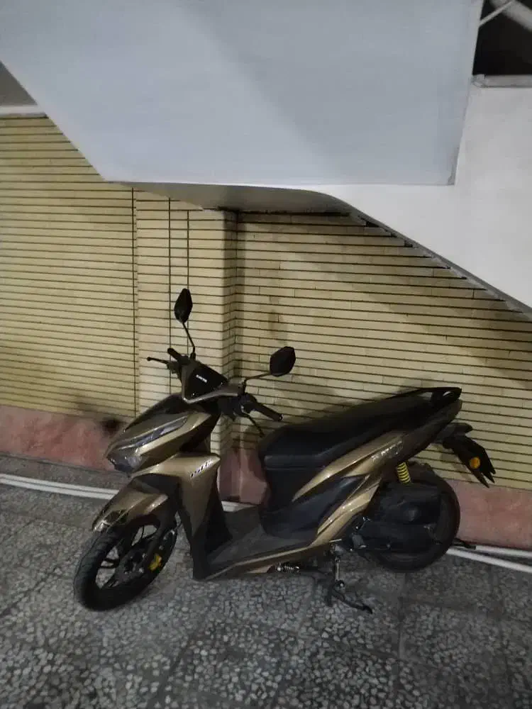 کیلیک کویر|موتورسیکلت|اصفهان, باتون|دیوار