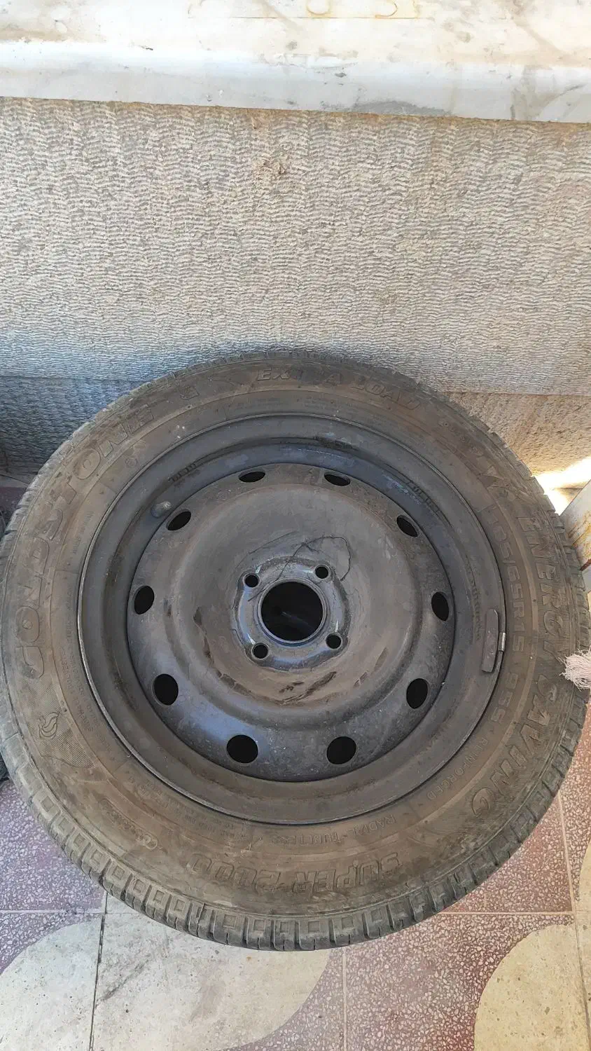 ۴ عددرینگ فولادی ۲عددقالپاق و1عدد لاستیک ۱۵/۶۵/۱۸۵|قطعات یدکی و لوازم جانبی|شیراز, فرهنگیان|دیوار