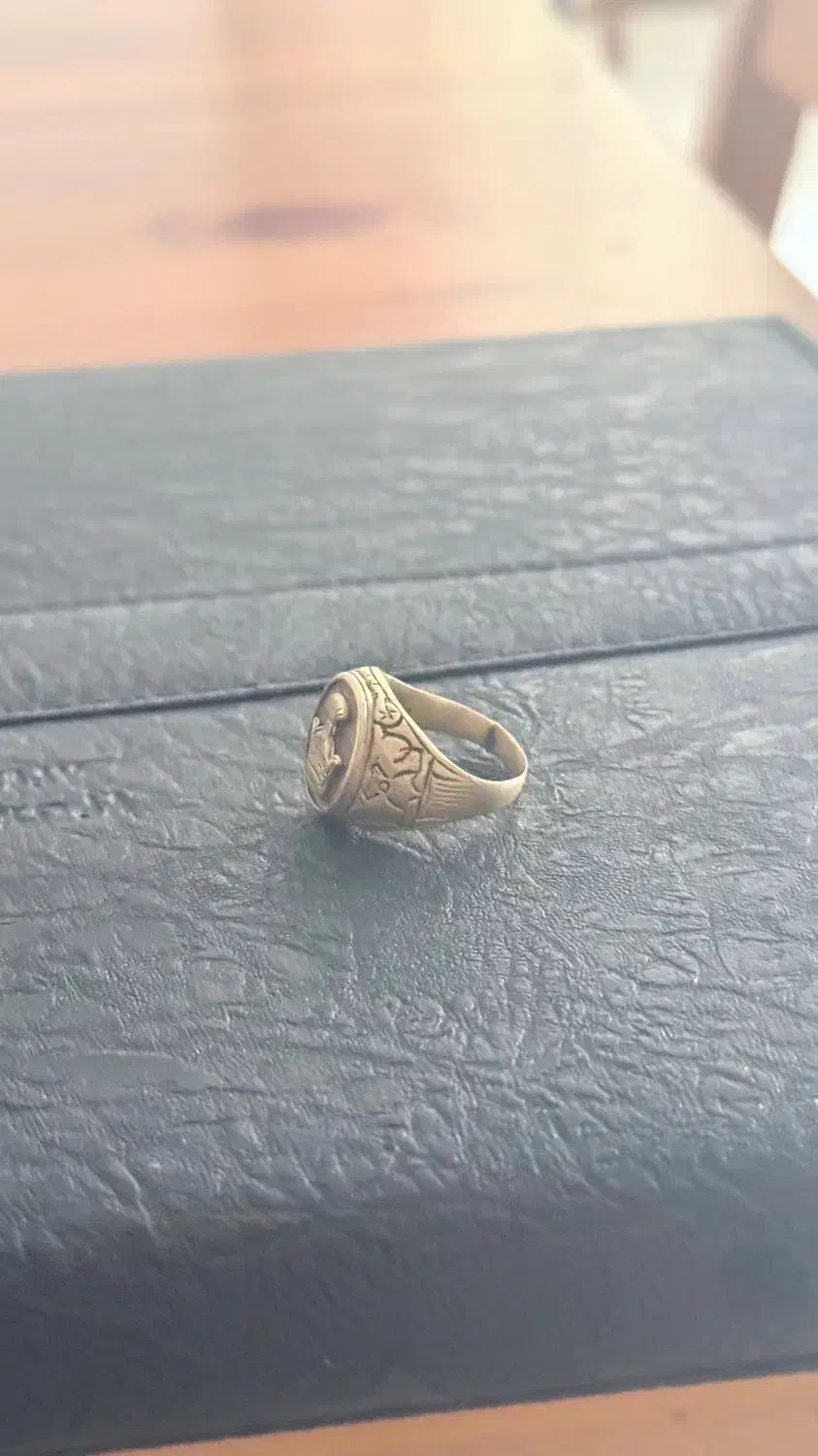 انگشتر طرح تاج|کلکسیون اشیاء عتیقه|کیش, |دیوار