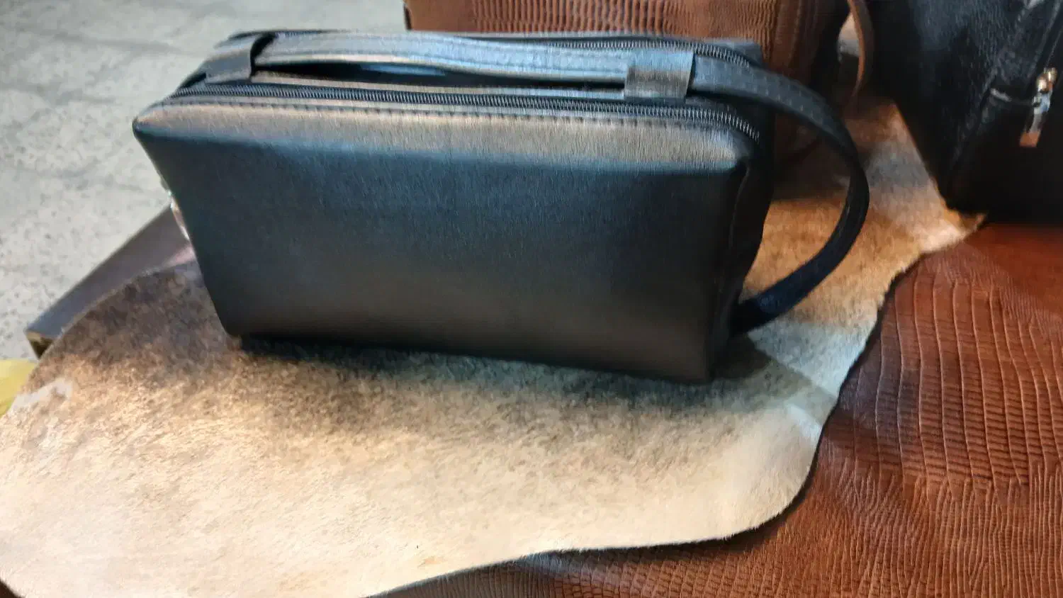 کیف دستی شوزبگ چرم طبیعی|کیف، کفش، کمربند|اندیشه, اندیشه فاز ۴|دیوار