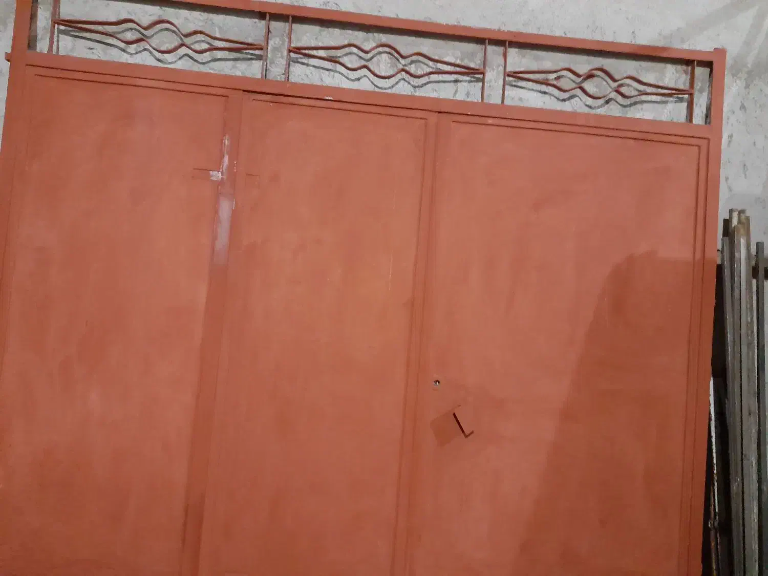دو عدد دروازه موجود است|مصالح و تجهیزات ساختمان|رشت, لاکان|دیوار
