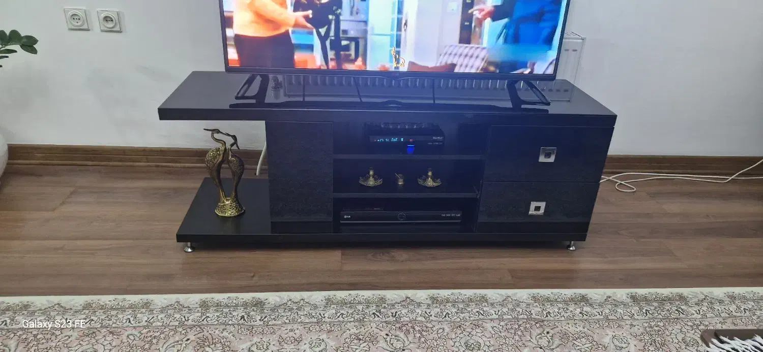 میز تلویزیون|مبلمان خانگی و میز عسلی|مهاباد (آذربایجان غربی), |دیوار