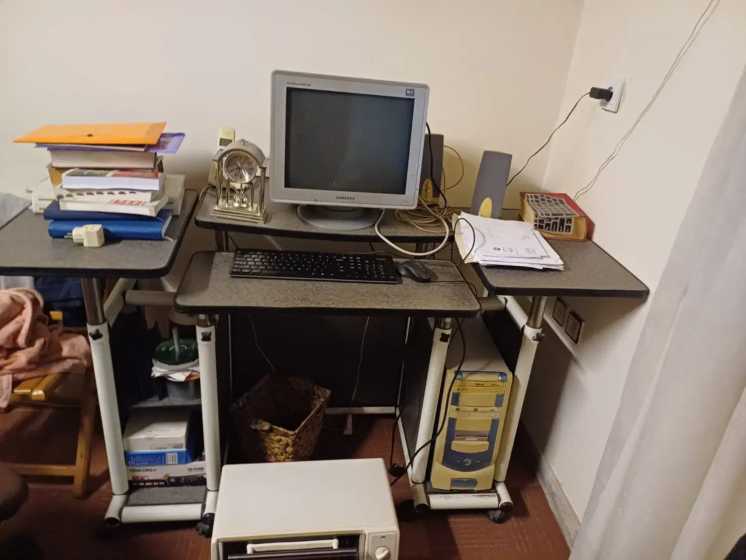 کامپیوتر و میزش همه یکجا فروخته میشه|رایانه رومیزی|رشت, نیکمرام|دیوار