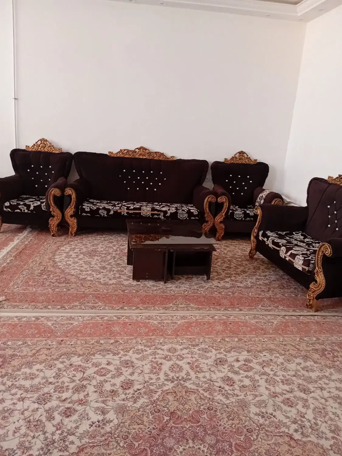 مبل نو یدونه زدگی همرا با میز وسط و ۳تا عسلی|مبلمان خانگی و میز عسلی|کوهدشت, |دیوار