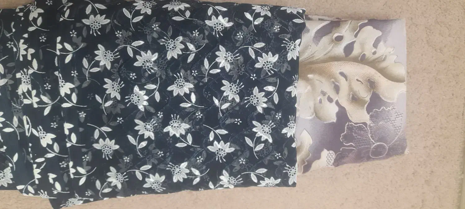 پارچه چادری|لباس|ساوه, |دیوار