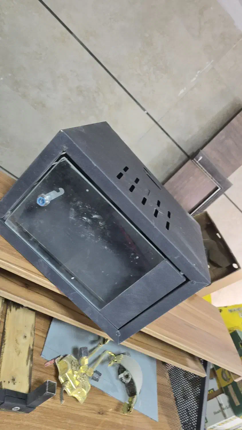 میزکامپیوتر ومقداری وسایل|حراج|اصفهان, سرچشمه|دیوار