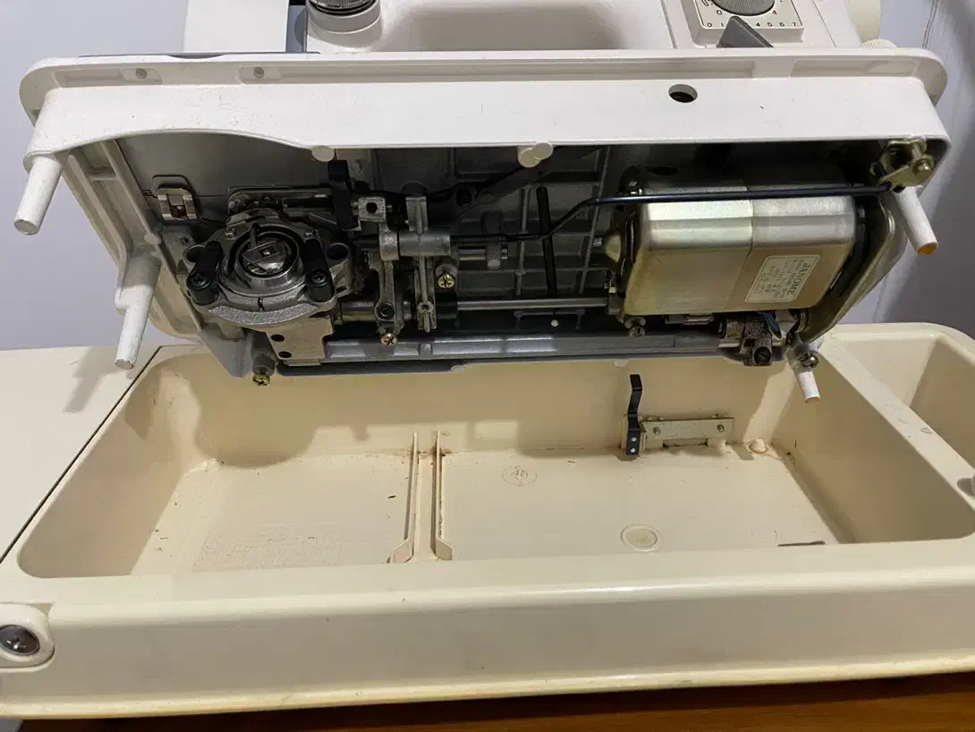 چرخ. خیاطی ژانومه 802|چرخ خیاطی و ریسندگی|کاشان, امیرکبیر|دیوار