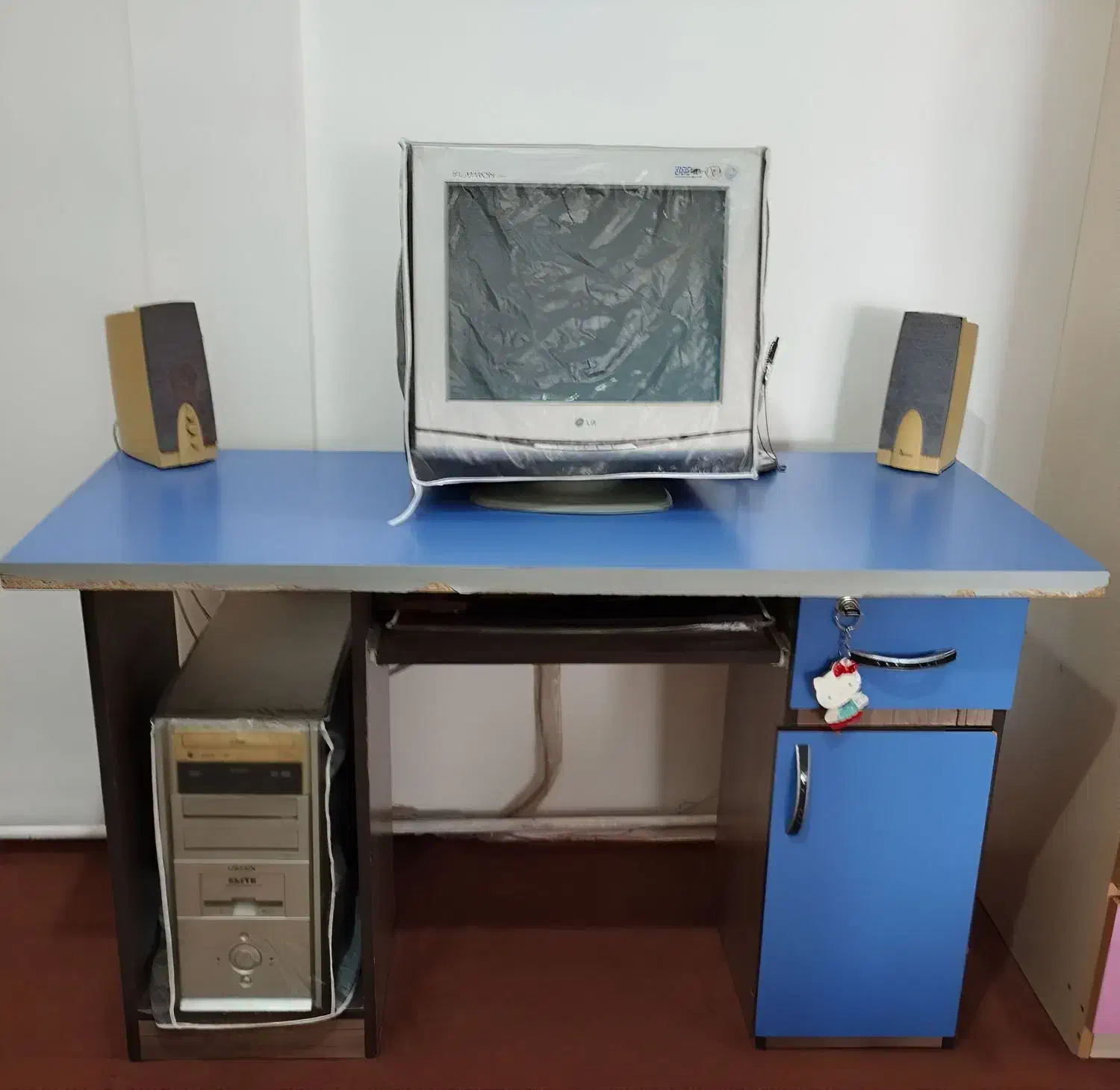 کامپیوتر|میز تحریر و کامپیوتر|خوی, |دیوار