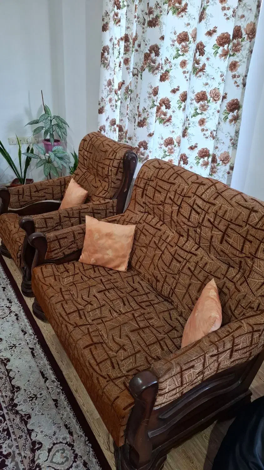 یک دست مبل شش نفره همراه میزعسلی|مبلمان خانگی و میز عسلی|کتالم و سادات شهر, |دیوار