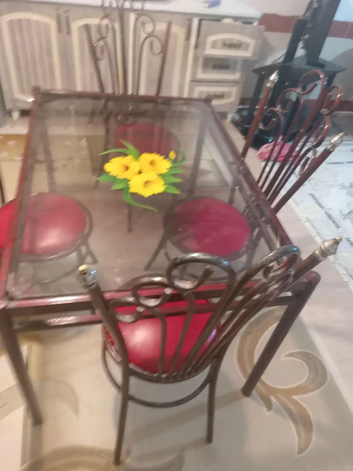 میز ناهار خوری بدون یک ایب|میز و صندلی غذاخوری|تربت جام, میان جام|دیوار