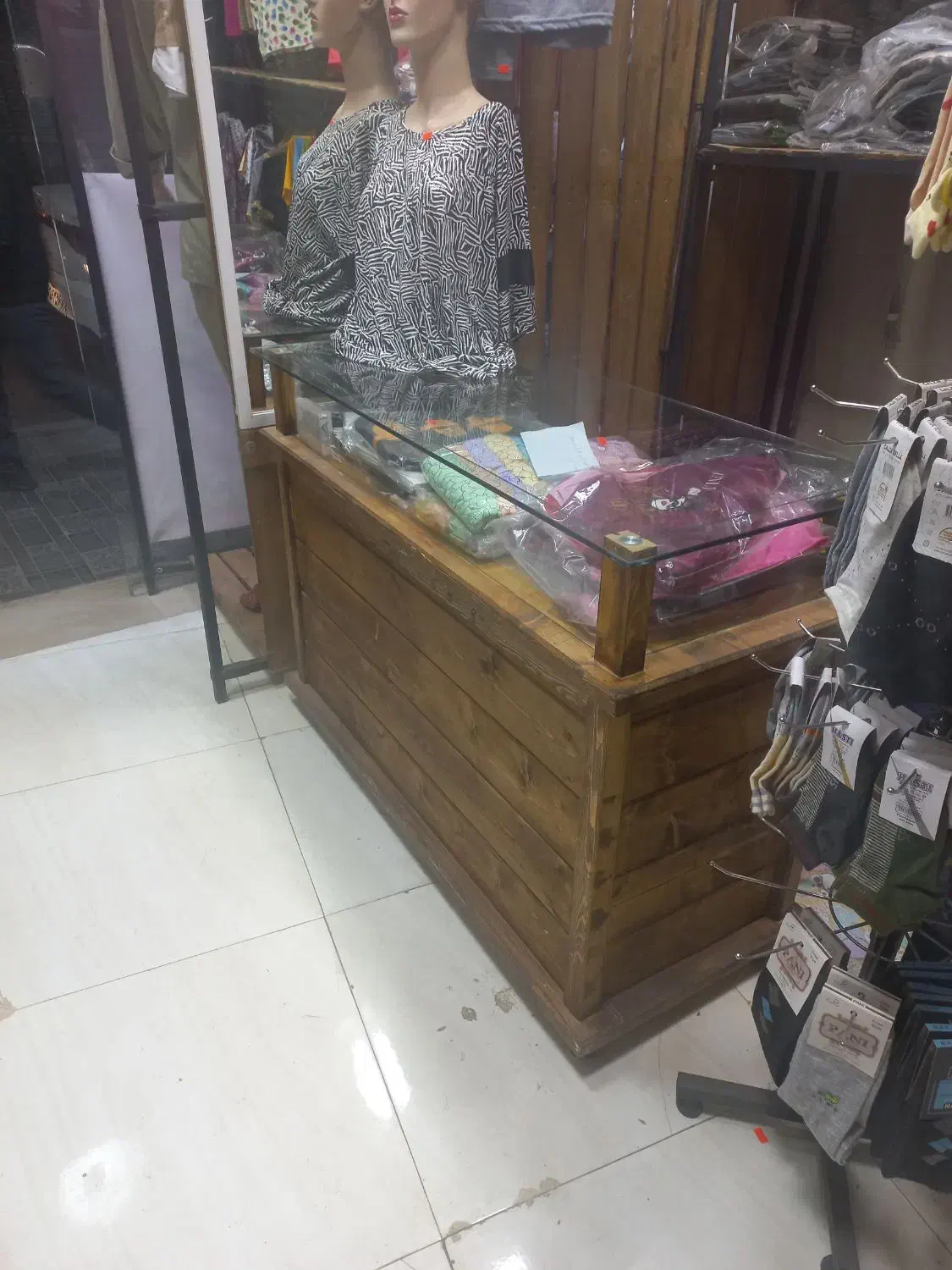 دکور مغازه رگال مانکن پیشخوان لباس|فروشگاه و مغازه|محمدشهر, ولدآباد|دیوار