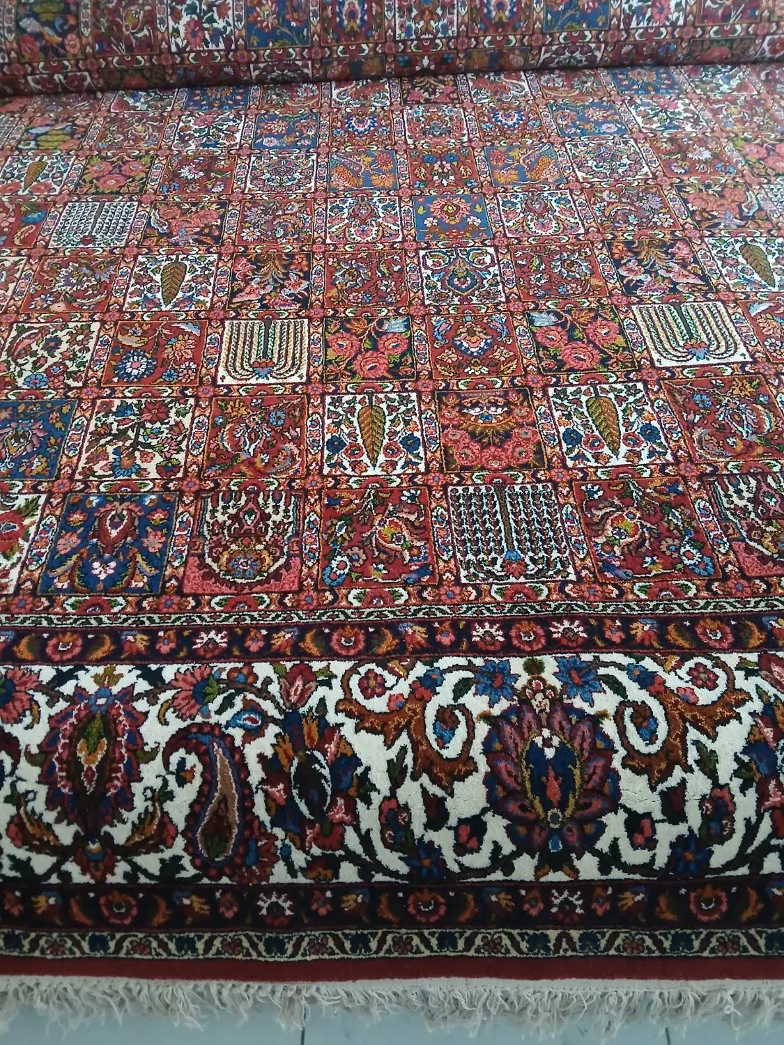 قالی 3 در 4 خشت ریز چالشتر  بختیاری بی نظیر|فرش|اصفهان, مصلی|دیوار