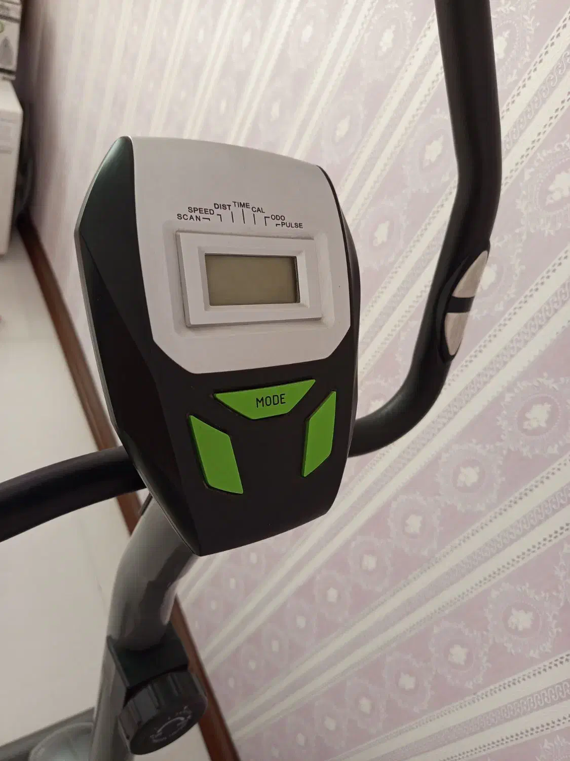 دوچرخه ثابت در حد نوی نوی نو|تجهیزات ورزشی|پرند, فاز ۶|دیوار