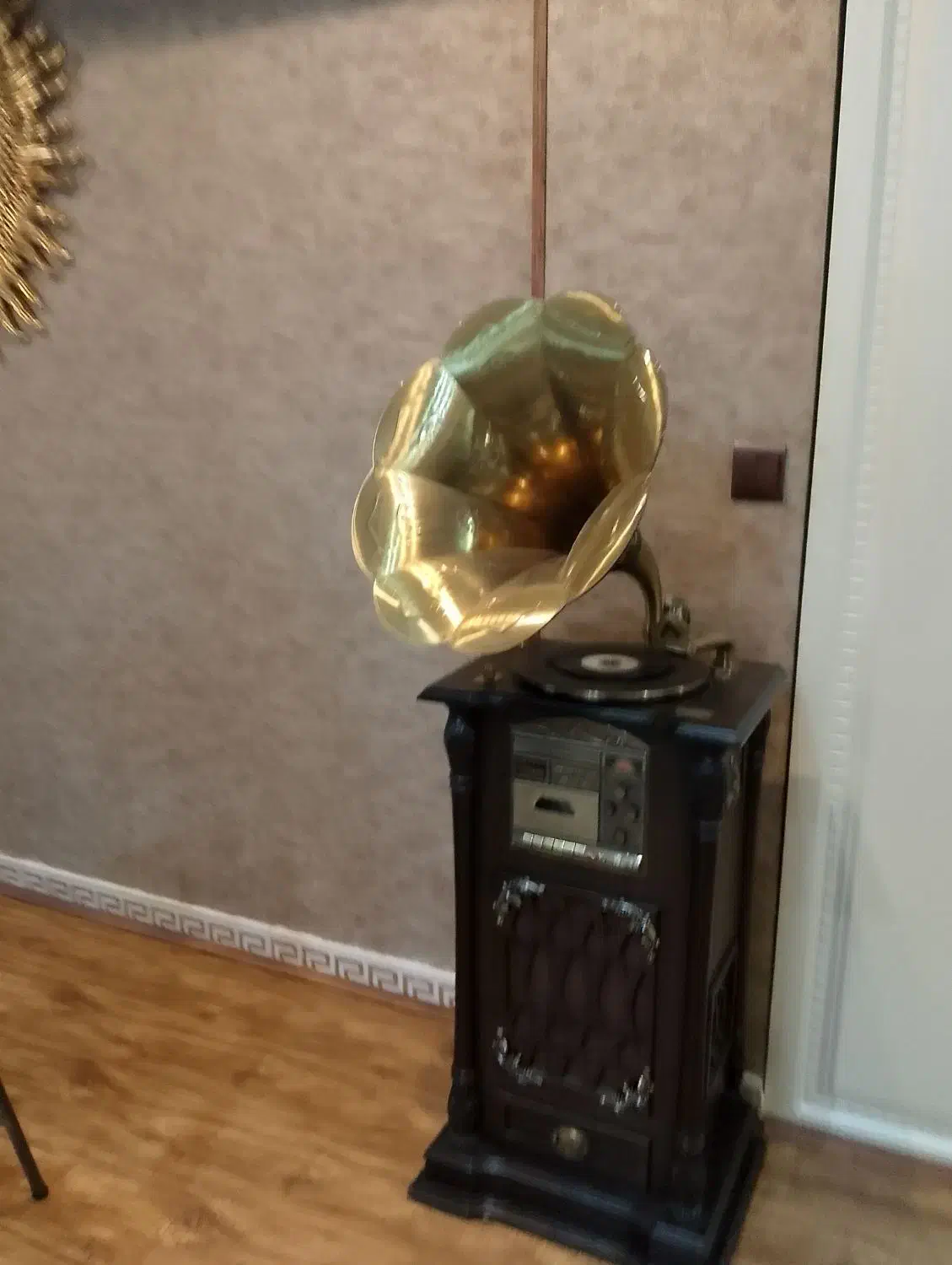 گرامافون|سیستم صوتی خانگی|تهران, نیروی هوایی (پیروزی)|دیوار