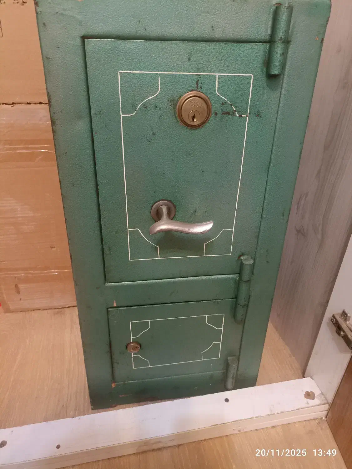 قاف صندوق دو طبقه|دفتر کار|پرند, فاز ۵|دیوار