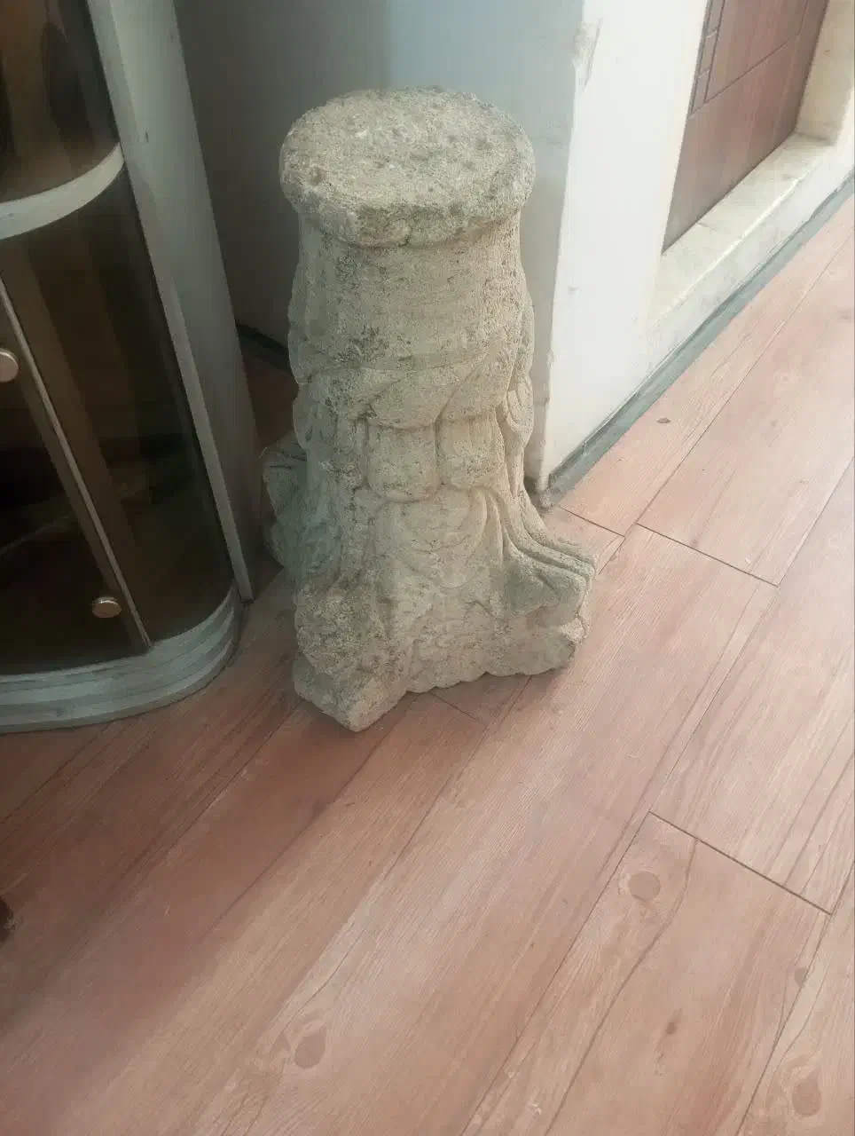 سر ستون قاجاری قدیمی|کلکسیون اشیاء عتیقه|قم, نیروگاه|دیوار